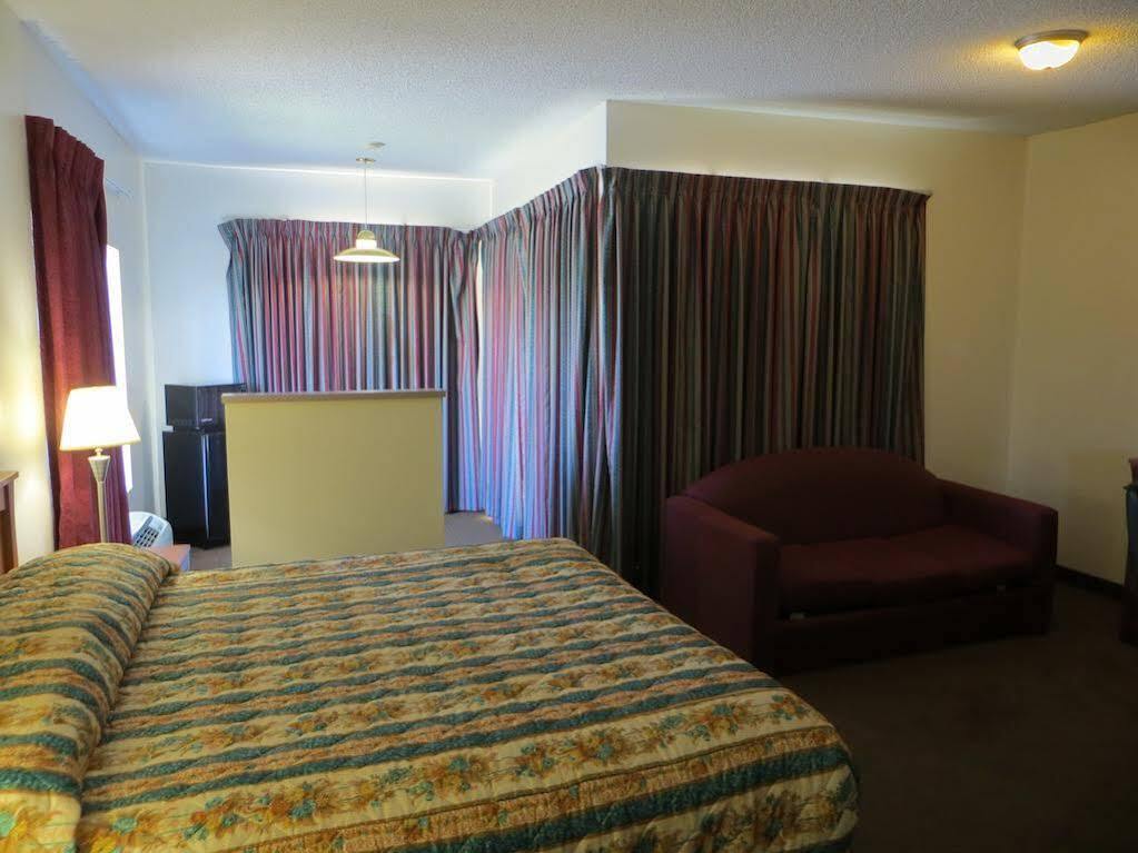 Riverside Inn & Suites Exteriör bild